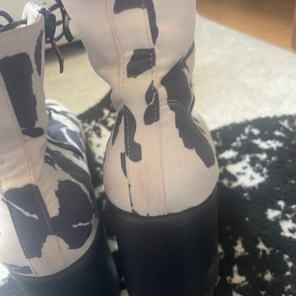 Cow print heeled boots - Picture 3 of 5